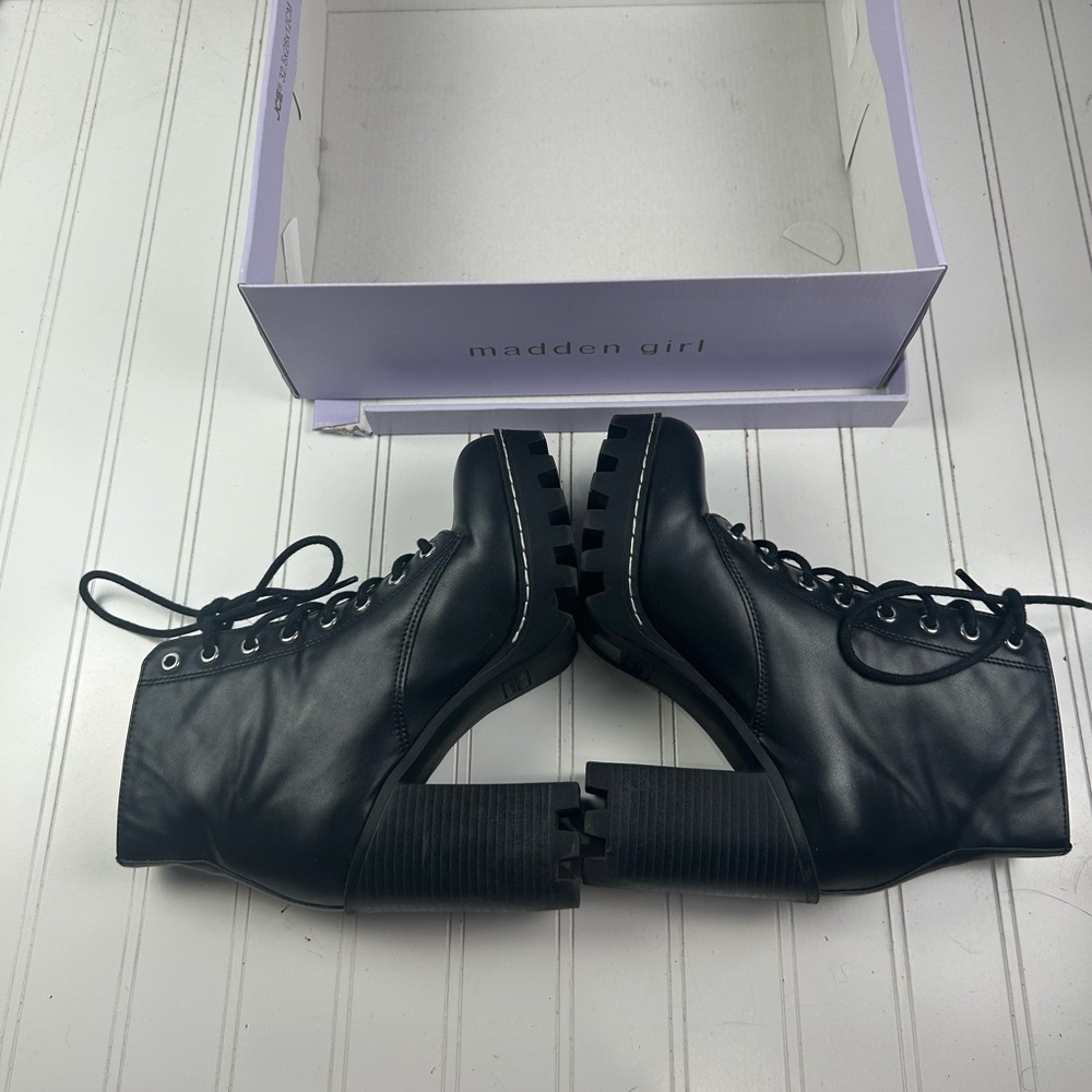 Madden Girl Black Chunky Lace-Up Block Heel Boots Womenโs Size 6.5 - Picture 5 of 8